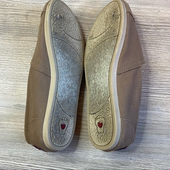 BOBS tan taupe cloth loafers memory foam and arch pillow size 7 - Picture 8 of 9